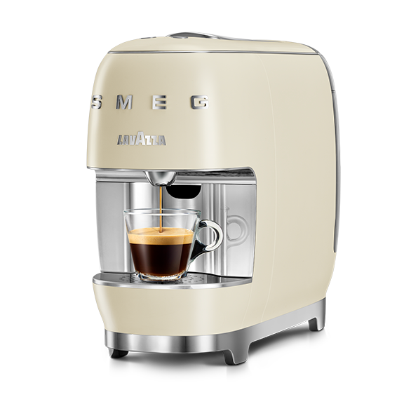 04-2020 LAV_SMEG_ivory_3-4 Smeg+tazza+colata-2.png
